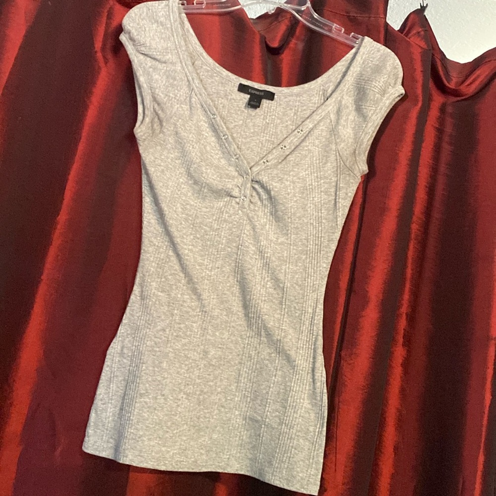 2000s cap sleeve tee with snaps